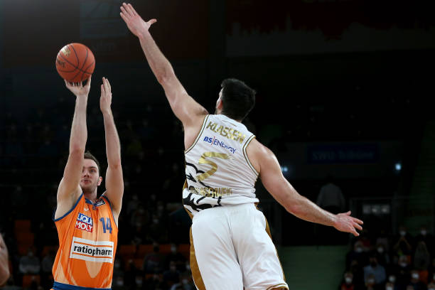 然而在本场 然而在本场